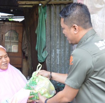 Sulsel Ramadan Berbagi Bahagia, Disbudpar Sulsel Door To Door Bagikan Bingkisan