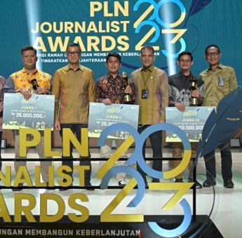 Dua Jurnalis Sulsel Terima Penghargaan Direktur Utama dalam PLN Journalist Awards 2023
