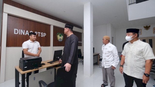 Bupati Gowa Adnan Purichta Ichsan bersama Wakilnya Abd Rauf Malaganni saat meresmikan Pos Pelayanan Publik di Kecamatan Bungaya, kemarin. (Dok. Humas Gowa)