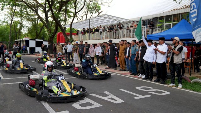 Event pembalap Go-Kart dari berbagai daerah di Indonesia ini diinisiasi Twofive Adventure Part, dan dilaksanakan di Pantai Akkarena Makassar, Senin (25/03/2024). (Istimewa)
