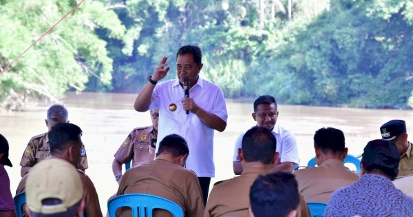 Ngobrol Santai di Pinggir Sungai, Pj Gubernur Sampaikan Potensi Bone Jadi Sentra Budidaya Sukun di Indonesia