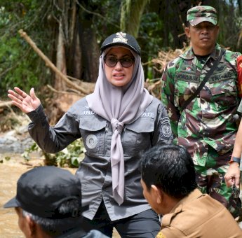 Tinjau Banjir di Bone-bone, Indah Putri Indriani Imbau Warga Tetap Waspada