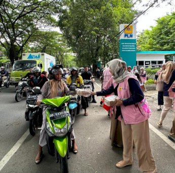 Srikandi PLN UID Sulselrabar Semarakkan Bulan Ramadan dengan Berbagi Berkah