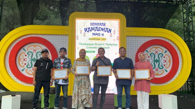 Pelaksanaan Semarak Ramadhan 1445 H yang digelar Lintas Terkini Project diramaikan dengan talkshow bertajuk "Membangun Brand dan Marketing Community di Social Media", di Pelataran MaRI Makassar, kemarin. (Dok. Istimewa)