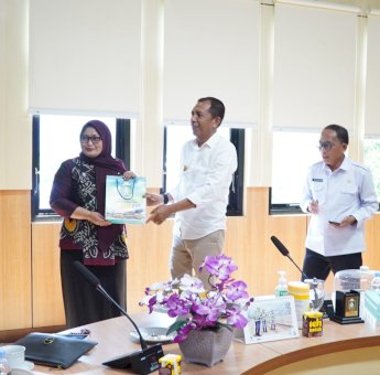 Ketua PN Parepare Khusnul Khatimah Pindah Tugas, Pj Wali Kota Parepare Akbar Ali Pimpin Pelepasan