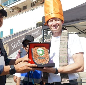 Kota Parepare Kedatangan Kapal Pesiar MV Seabourn Odyssey