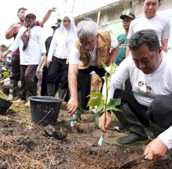 Pj Gubernur Sulsel dan Pj Wali Kota Parepare Tanam Cabai dan Sukun, Pelestarian Lingkungan dan Ketahanan Pangan