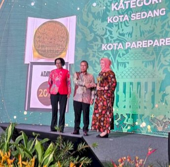 Mantap! Kota Parepare Kembali Piala Anugerah Adipura yang ke-15