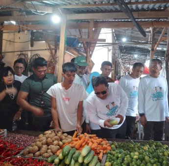 Pj Wali Kota Parepare Akbar Ali Dampingi Pj Gubernur Pantau Harga di Pasar Lakessi
