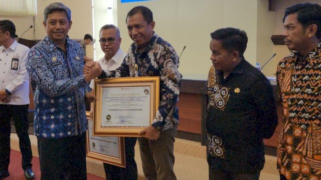 Pj Wali Kota Parepare Akbar Ali Raih Penghargaan dari Ombudsman RI