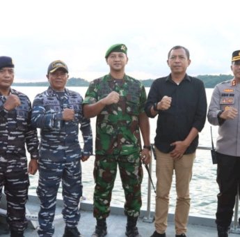 Pj Wali Kota Parepare Bersama Forkopimda Kunjungi Kapal Angkatan Laut Birang di Pelabuhan Nusantara