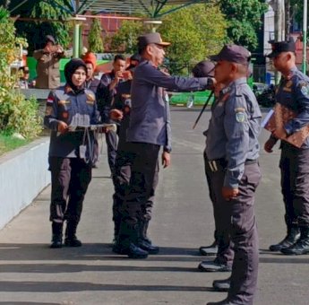 Pj Wali Kota Parepare Kukuhkan Anggota Satlinmas Pemilu 2024