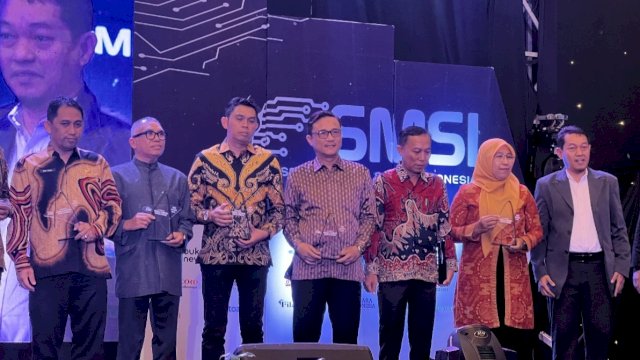 Pj Wali Kota Parepare Terima Penghargaan SMSI Award 2023