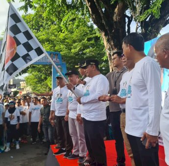 Ribuan Masyarakat Parepare Semarak Jalan Sehat Bersama Pj Gubernur dan Pj Wali Kota