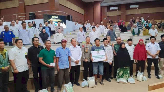 Ringankan Beban Warga Kurang Mampu, Pemkot dan Baznas Parepare Distribusikan Paket Sembako Ramadan
