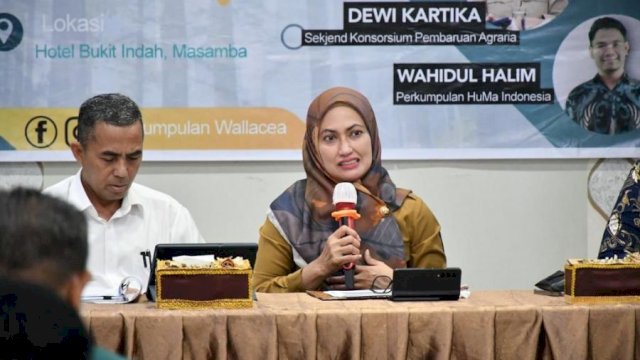  Bupati Luwu Utara, Indah Putri Indriani saat menjadi narasumber Lokakarya Mewujudkan Kedaulatan Rakyat Atas Ruang di Kabupaten Luwu Utara dengan tema “Diskursus terkait lahan Eks HGU PT. Seko Fajar plantation di Kecamatan Seko”, Selasa (19/3/2024)