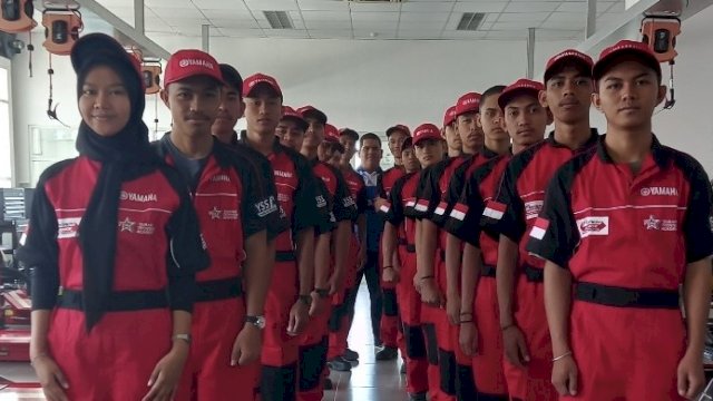 Para peserta program Yamaha Engineering School yang rutin digelar oleh PT Suracojaya Abadimotor (SJAM). (Foto: Istimewa)
