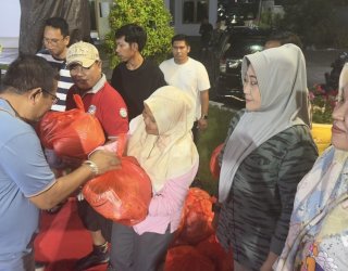 Di Malam Ramah Tamah HUT Lutra, Muhammad Fauzi Serahkan Bantuan untuk Para Korban Banjir