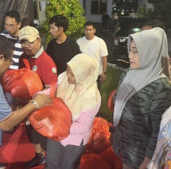 Di Malam Ramah Tamah HUT Lutra, Muhammad Fauzi Serahkan Bantuan untuk Para Korban Banjir