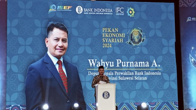 Deputi Kepala Perwakilan Bank Indonesia Provinsi Sulawesi Selatan Wahyu Purnama A saat menyampaikan laporan kegiatan Pesyar 2024, di sela-sela Closing Ceremony Pekan Ekonomi Syariah 2024, di Sandeq Ballroom Claro Hotel Makassar, Senin, (01/04/2024). (Dok. Chaerani/Republiknews.co.id)