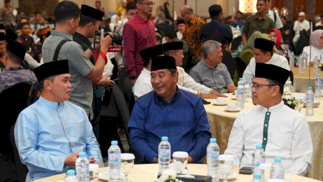 Pj Gubernur Sulsel Bahtiar Baharuddin, berbincang dengan Wakil Ketua MPR RI Amir Uskara dan Kabarhakam Polri Komjen Pol Fadil Imran, Senin (01/04/2023). (Istimewa)