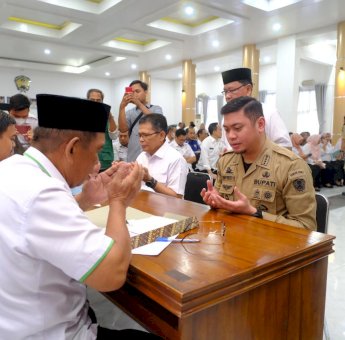 Gandeng Baznas, ASN Pemkab Gowa Salurkan Zakat untuk Warga Pra Sejahtera
