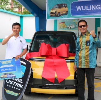 Berkah Gelegar PLN Mobile, Erick Terima Hadiah Mobil Listrik