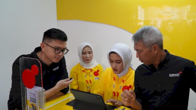 Indosat melalui brand IM3 memperluas jangkauan pelayanannya hingga ke kawasan perdesaan dalam rangka memenuhi kebutuhan digital masyarakat dengan mengoperasikan Mini Gerai IM3. (Dok. Indosat Ooredoo Hutchison)