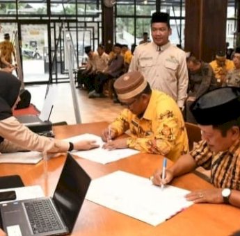 Bupati dan Wabup Soppeng Ajak Pejabat Bayar Zakat Sekaligus Beri Bantuan Anak Yatim Piatu