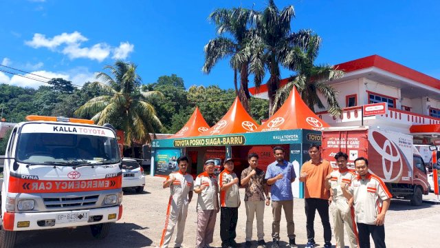 Kalla Toyota menghadirkan Posko Siaga yang beroperasi 24 jam dengan tujuan memberikan kelancaran perjalanan bagi pelanggan selama musim mudik Lebaran. (Dok. Kalla Toyota)