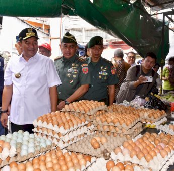 Dua Hari Jelang Lebaran, Pj Gubernur Sulsel Pastikan Harga Kebutuhan Pokok Tetap Terkendali