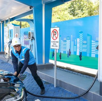 Dirut PLN Lakukan Inspeksi SPKLU Jalur Mudik, Pastikan 1299 Unit Se-Indonesia Siaga Layani Pengguna Mobil Listrik