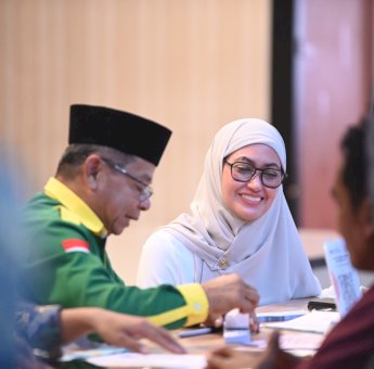 Dipimpin Indah, Pejabat Pemda Lutra Serentak Bayar Zakat