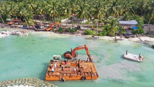 Negara Hadir, PLN Listriki Dua Desa Pesisir di Provinsi Sulawesi Tenggara