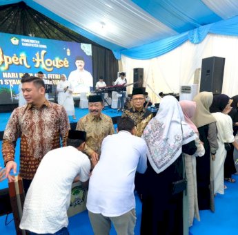 Masyarakat Ramai-ramai Datangi Open House Adnan-Kio Hari Kedua