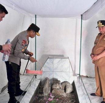 Bersama Kapolda Sulsel, Pj Gubernur Bahtiar Resmikan Revitalisasi Makam Arung Pallaka dan Karaeng Pattingalloang