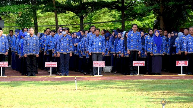 Sejumlah ASN Pemkab Gowa saat mengikuti Upacara Hari Kesadaran, di Lapangan Upacara Kantor Bupati Gowa, Rabu, (17/04). (Dok. Humas Gowa)