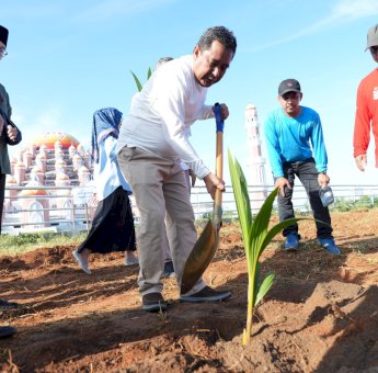 Penanaman Pohon Kelapa Genjah dan Dalam di Taman Religi CPI, Komoditas Unggulan Sulsel dari Selayar
