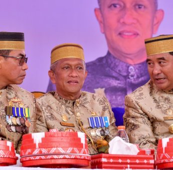 Pj Gubernur Bahtiar dan Kapolda Sulsel Hadiri Prosesi Mattompang Arajang