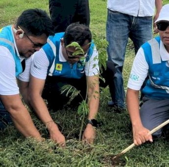 Peringatan Hari Bumi 2024, PLN Sulselbar Tanam 1000 Pohon di Wajo