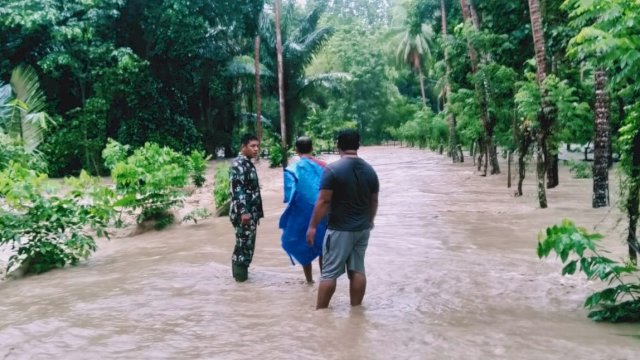 Banjir Bandang Tenggelamkan Jembatan Penghubung 2 Desa di Selayar