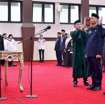 Pj Gubernur Bahtiar Lantik Pejabat Administrasi dan Pengawas Lingkup Pemprov Sulsel