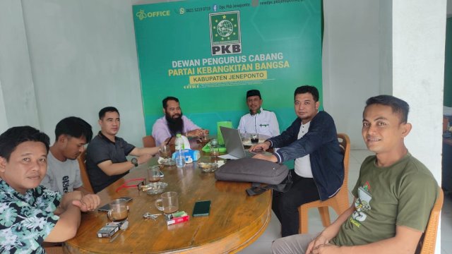 Para Panitia Desk Pilkada Dewan Pimpinan Cabang (DPC) Partai Kebangkitan Bangsa (PKB) Kabupaten Jeneponto. (Istimewa)