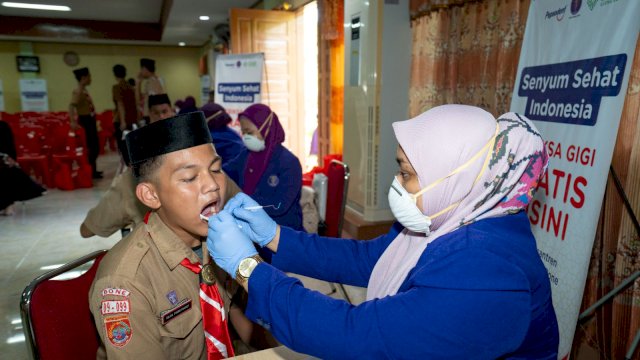 Sebanyak 1.000 santri dan pengurus Pondok Pesantren Al Ikhlas Ujung Bone telah mendapatkan edukasi untuk menjaga kesehatan gigi dan mulut serta pemeriksaan gigi gratis. (Dok. Pepsodent)