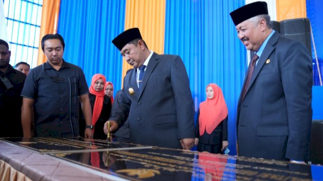 Pj Gubernur Sulsel Bahtiar Baharuddin, saat menghadiri HUT Kabupaten Pinrang ke-64, Senin (19/02/2024). (Istimewa)