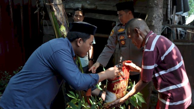 Polres Bantaeng menggandeng Huadi Group guna menyukseskan program Assiama Presisi di sejumlah wilayah di Kabupaten Bantaeng, Jumat (5/4/2024). (Foto: Istimewa)