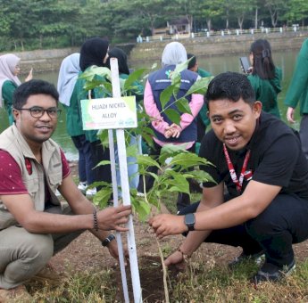 Bersama Program Sedekah Pohon Pemprov Sulsel, Huadi Group Ikut Lakukan Penghijauan