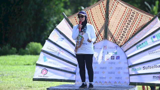 Bupati Luwu Utara Indah Putri Indriani saat membuka event Wonderful Rongkong.