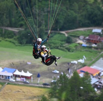 Paraglider Dari Berbagai Wilayah Di Indonesia Mengudara Di Rongkong Luwu Utara
