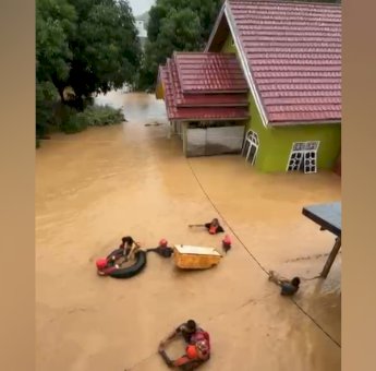 Banjir dan Longsor Terjang 5 Kabupaten di Sulsel, Pj Gubernur Bahtiar Sampaikan Duka Mendalam